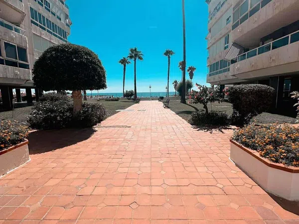 Piso en calle del Trópico, 3