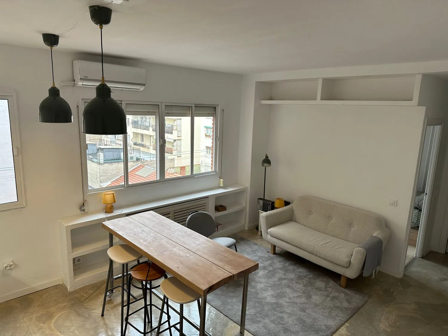 Piso en calle de Menorca, 47