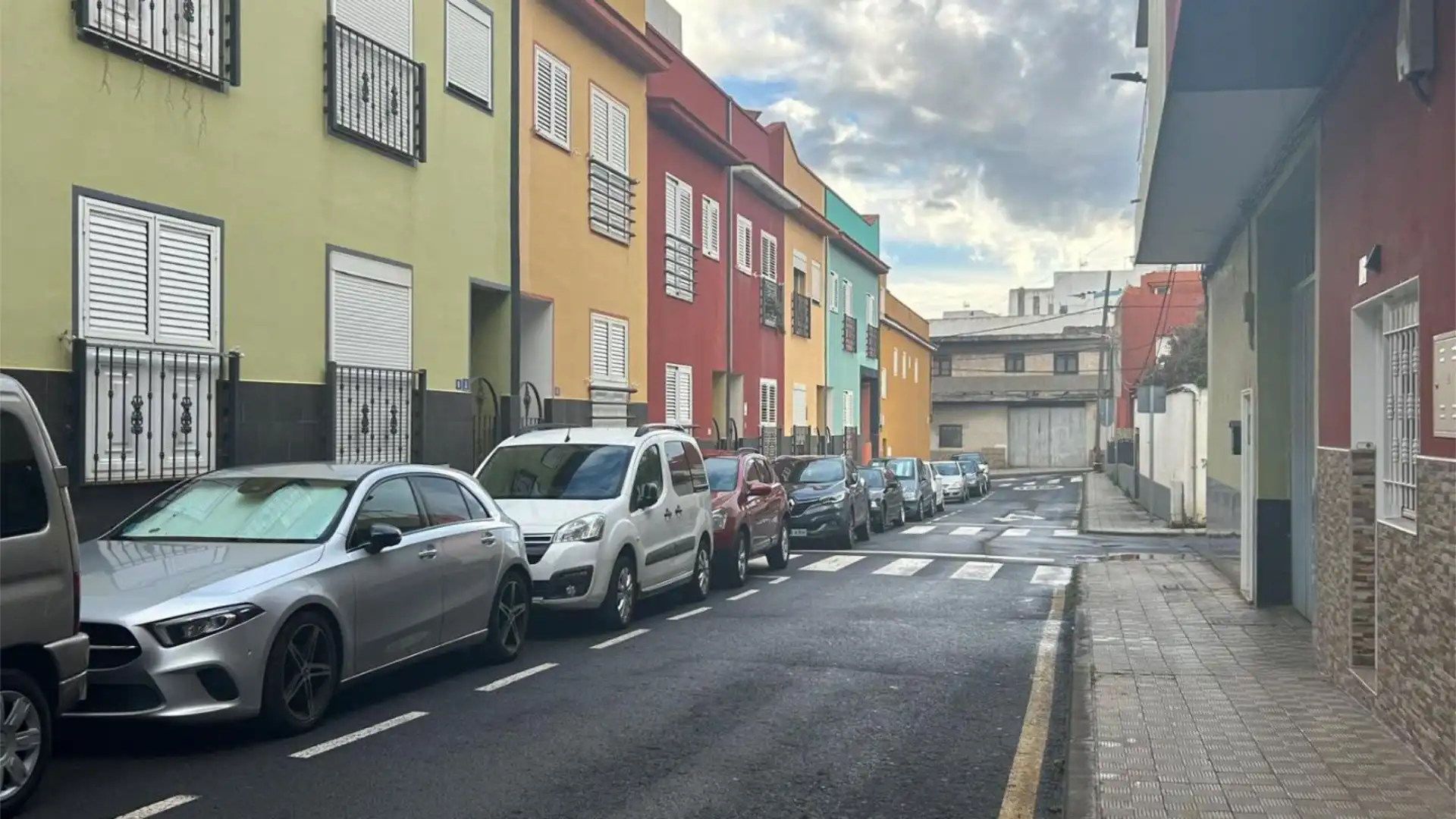 Casa adosada en  Calle Sagrada Familia 4 - Foto 1