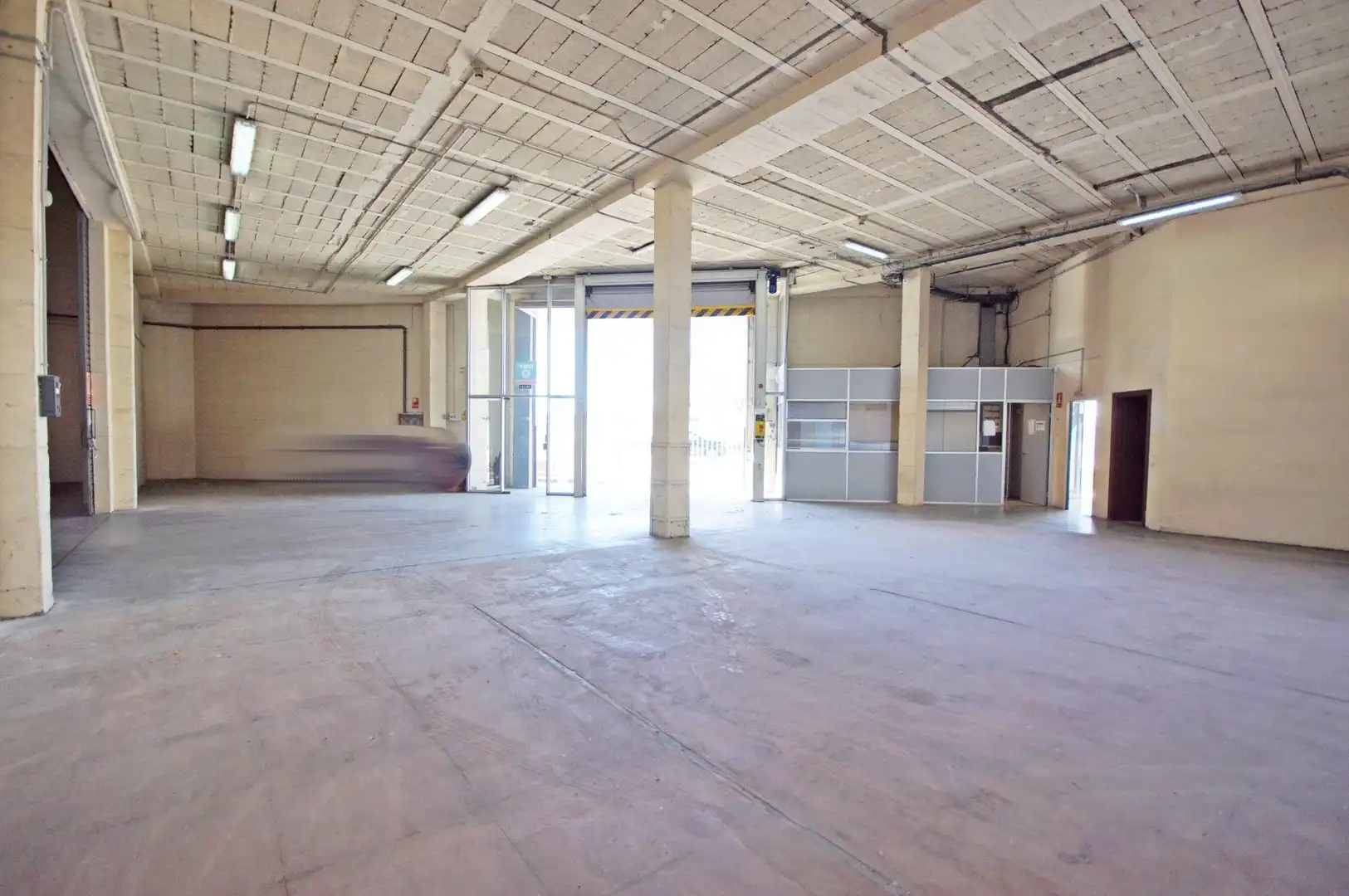 Nave Industrial en  Carrer Carrer Motors 306 - Foto 9