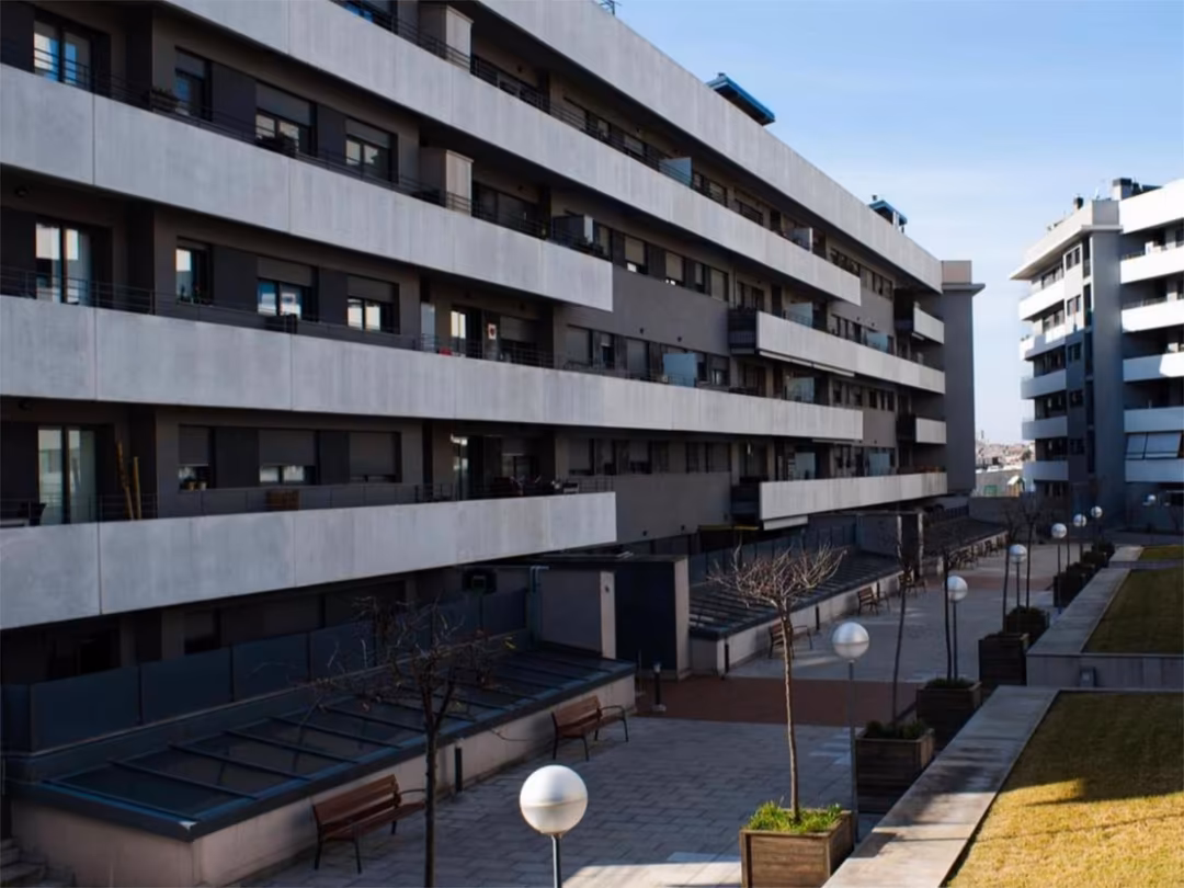 Piso en  Passeig del Camp del Roure 4 - Foto 4