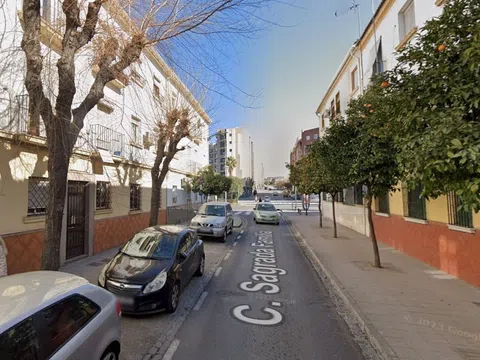 Piso en calle Sagrada Familia, 2