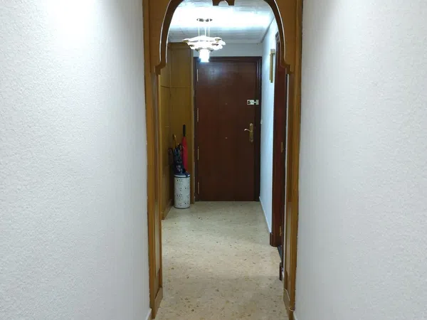 Piso en calle del Monasterio de Poblet, 31 -33 - Foto 2