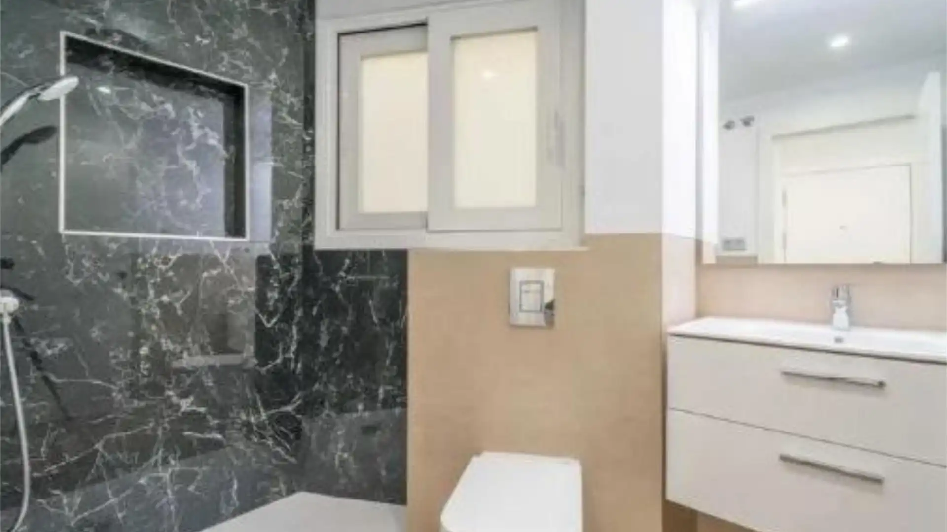 Piso en  Calle Pintor Guerrero del Castillo 2 - Foto 4