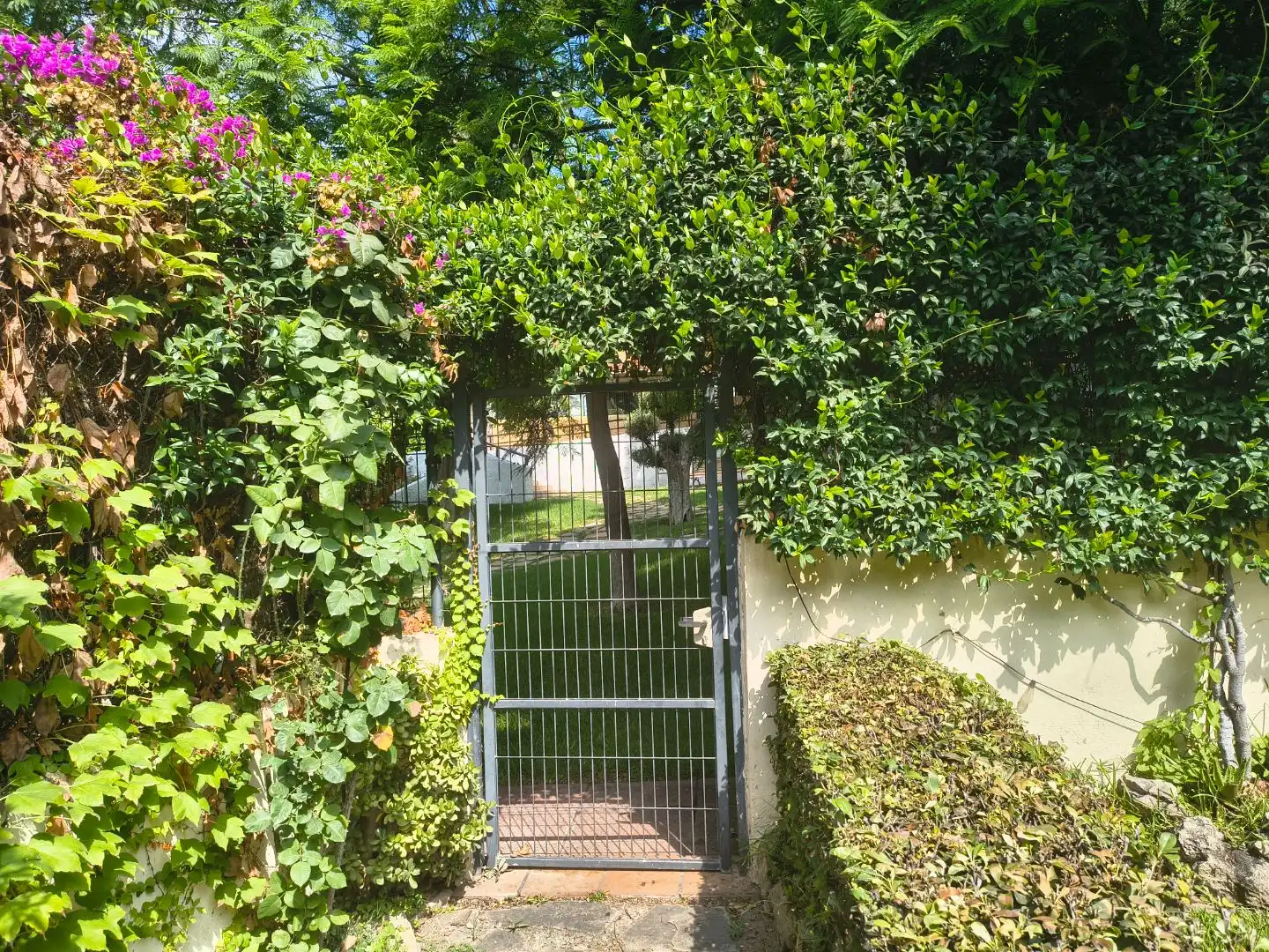Casa adosada en  Carrer Serra de l'Ombria 6 - Foto 3