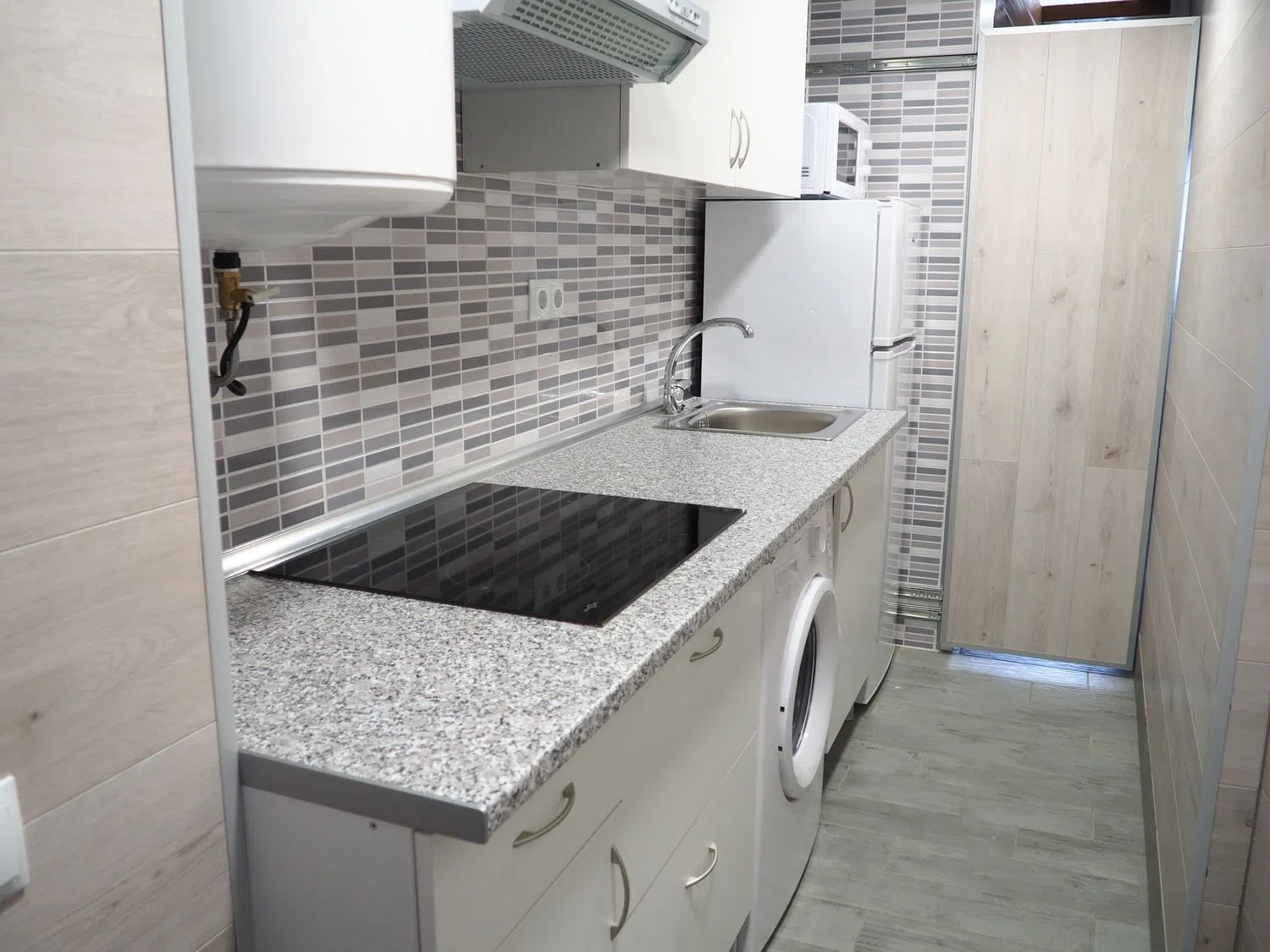 Estudio en calle de Aries, 15 - Foto 2