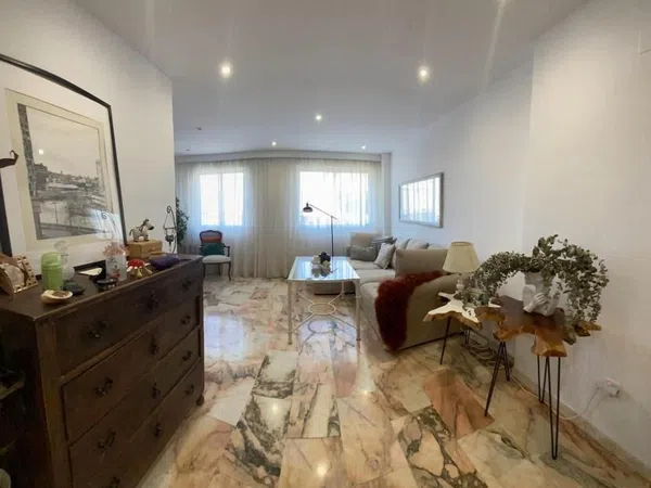 Piso en C. del Alcalde de la Cruz Ceballos, 9