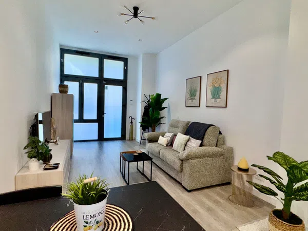 Estudio en calle Omar, 8 - Foto 2