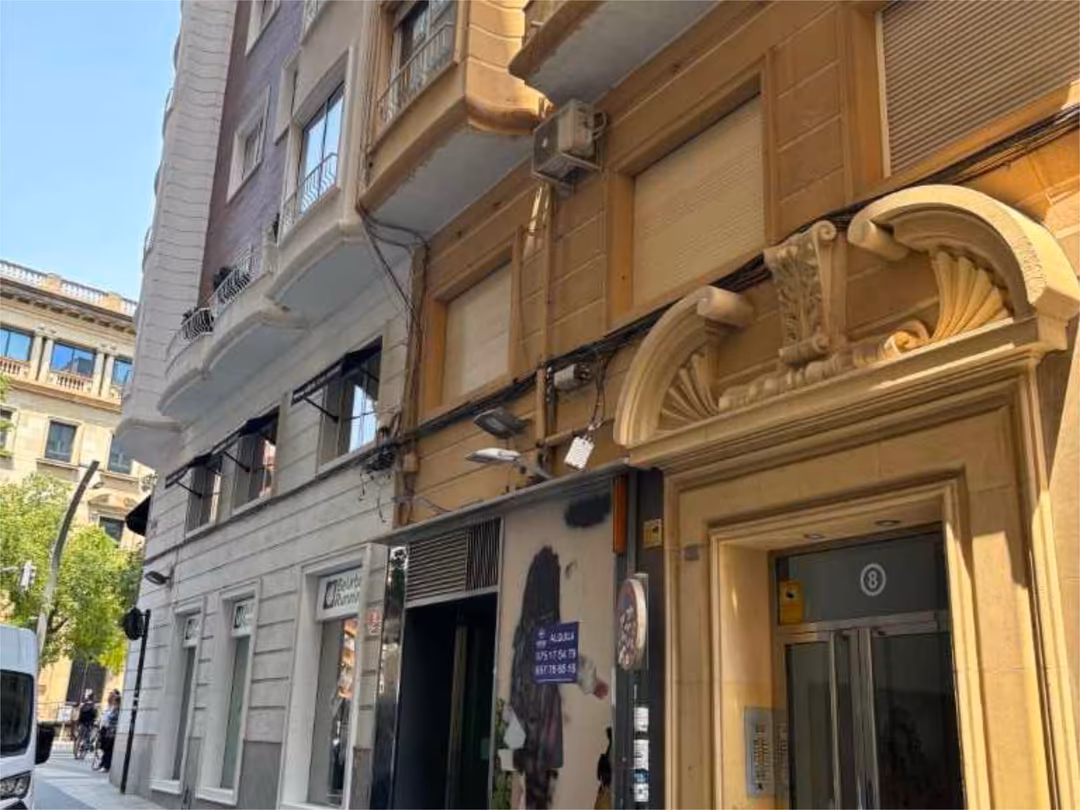 Piso en  Calle José Antonio Ponzoa 8