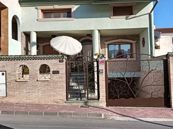 Chalet pareado en calle Martínez Miñarro, 36 - Foto 1