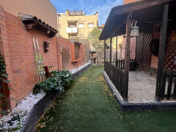 Chalet adosado en calle del Sauce, 22 - Foto 2