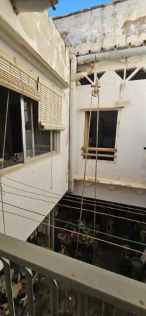 Chalet en calle paralela a zona comercial - Foto 9