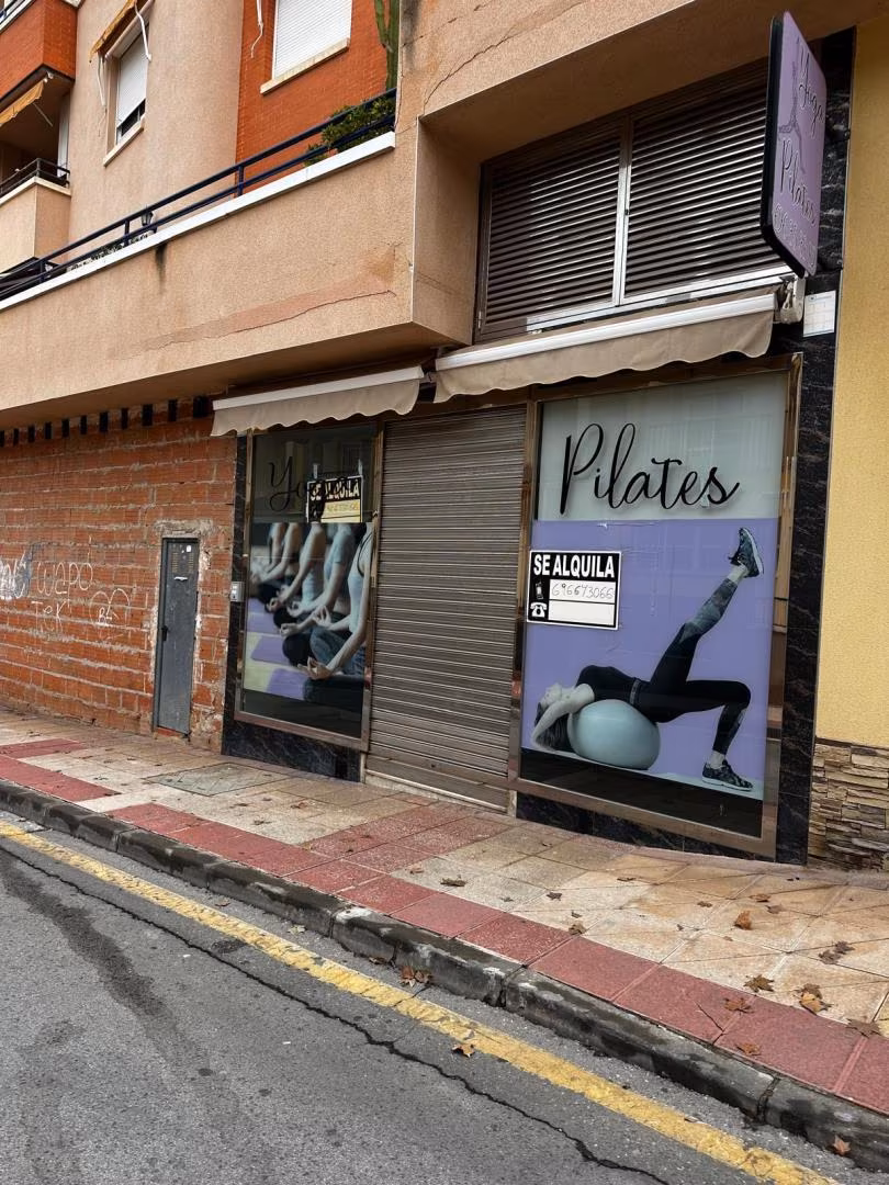 Planta baja en  Calle Lirios 5