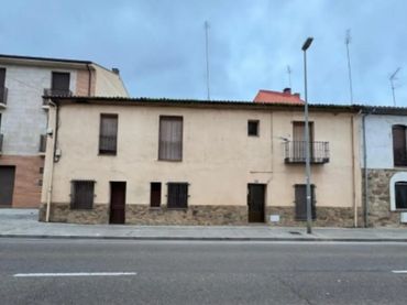 Casa adosada en  Calle de Cabañales 44 - Foto 1