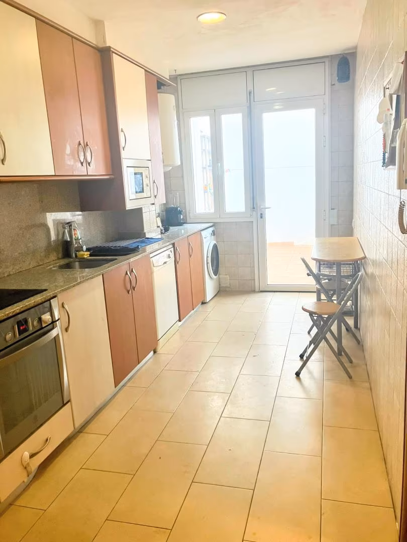 Casa adosada en  Carrer de la Circumval lació Baixa 37 - Foto 5