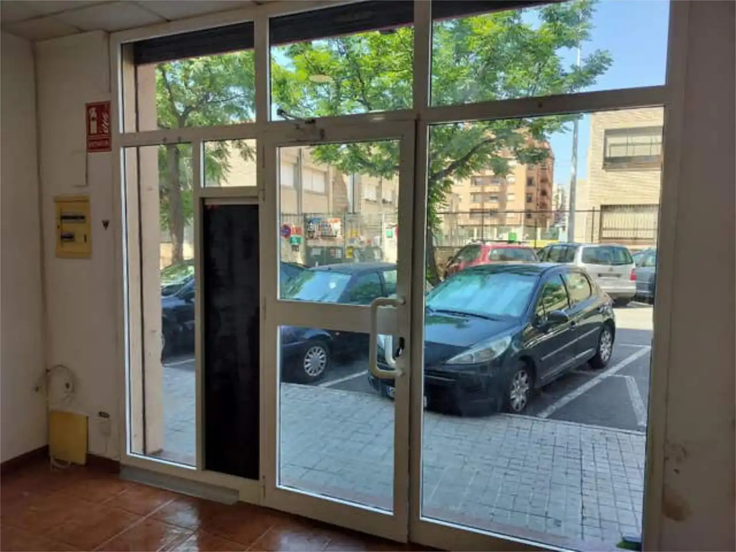 Local comercial en avenida - Foto 2