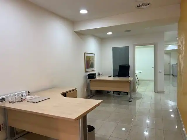 Local comercial en  Carrer d'Emili Juncadella 17 - Foto 3