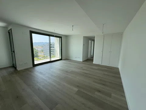 Piso en avenida del Parlament, 2