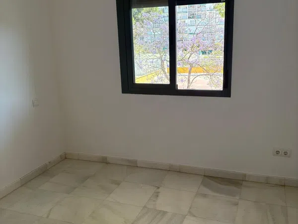 Chalet adosado en Avenida de los Abedules, 19 - Foto 3