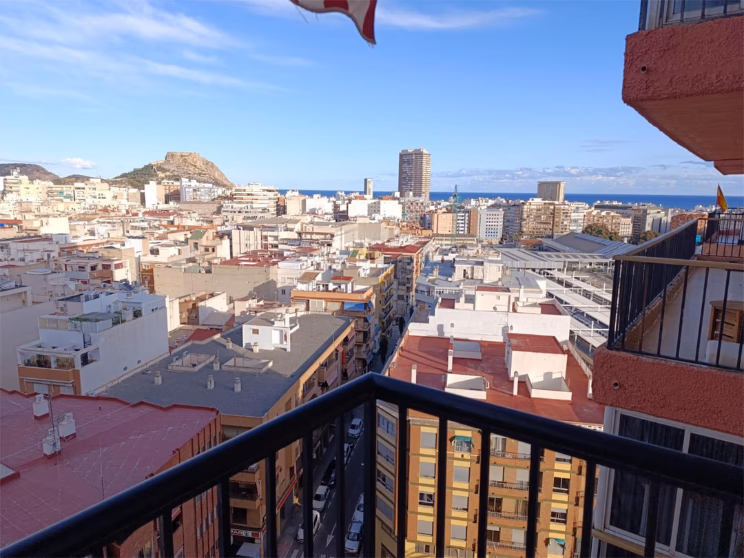 Piso en  Calle Benillup 3