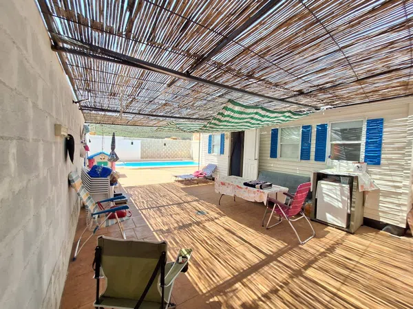Chalet adosado en Trece Rosas, 16 - Foto 1