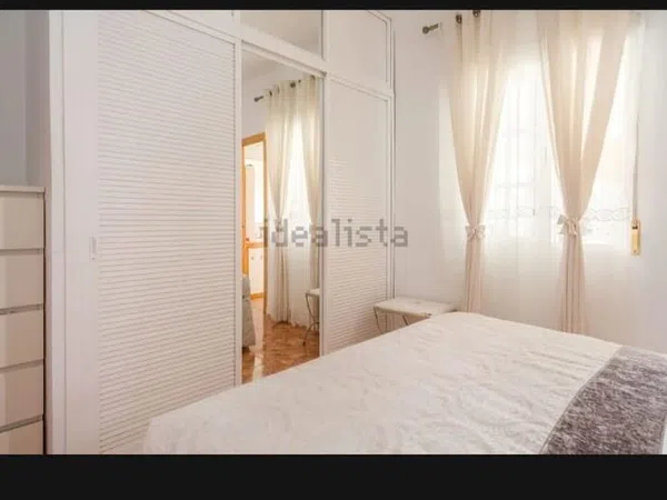 Chalet adosado en calle los Jazmines, 12