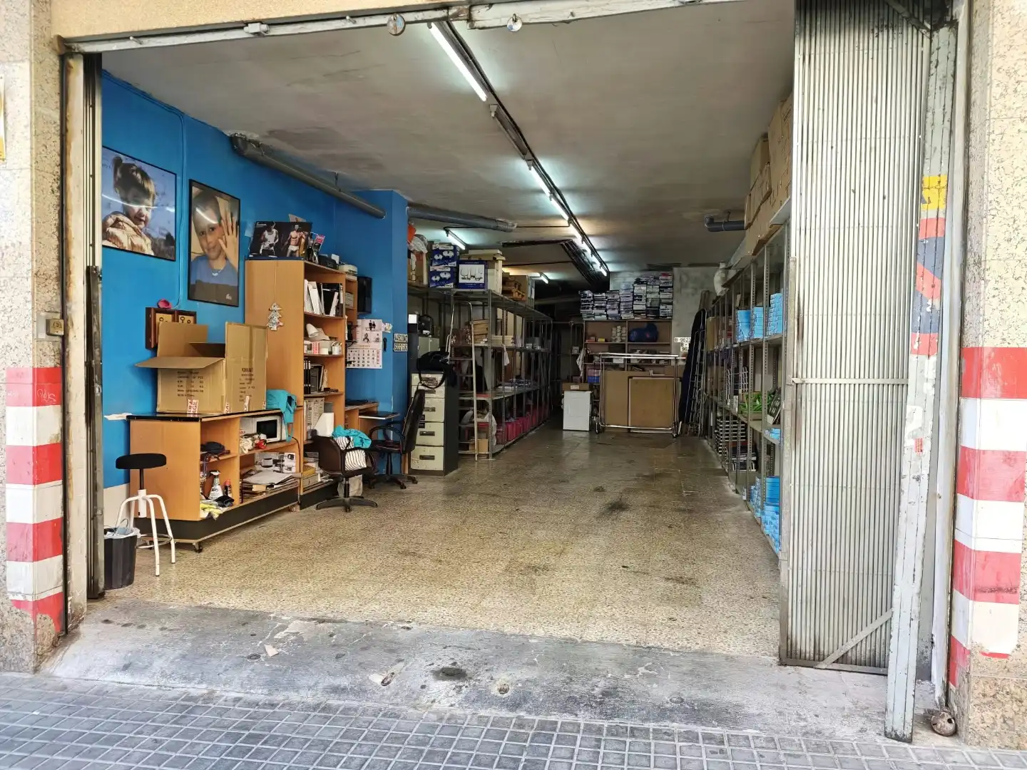 Local comercial en  Carrer Bòbiles 1 - Foto 2