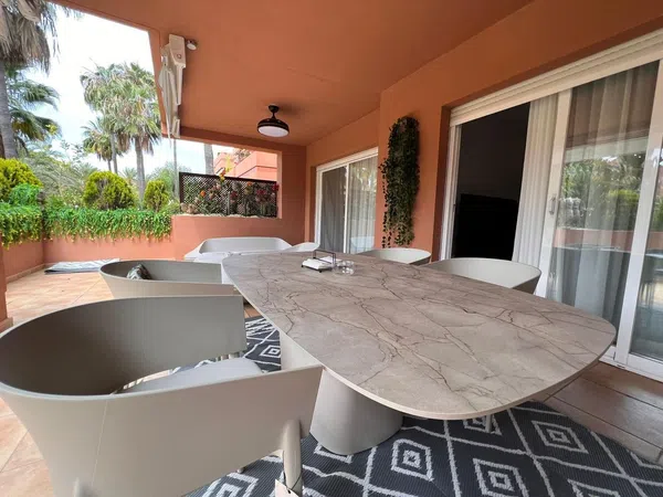 Piso en calle Isabel Clara Eugenia, 357