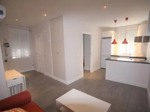 Piso en calle de Cartagena, 110