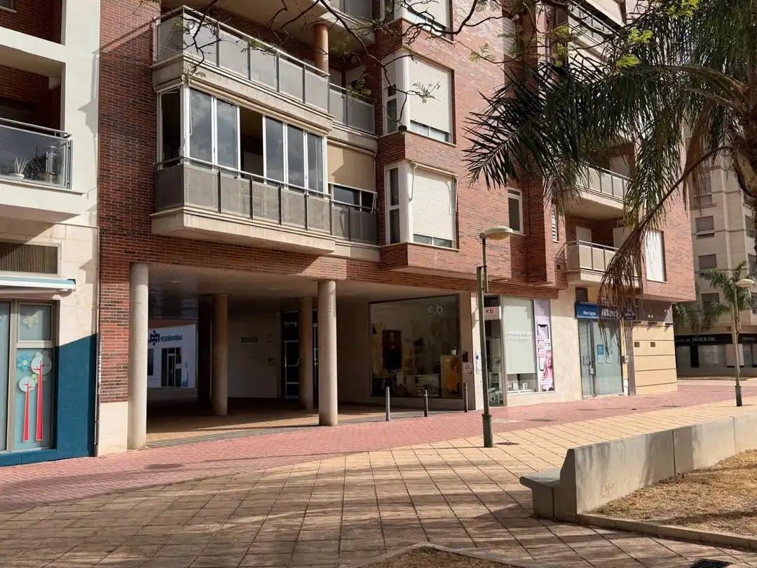 Piso en  Avenida Juan Carlos I 44 - Foto 2