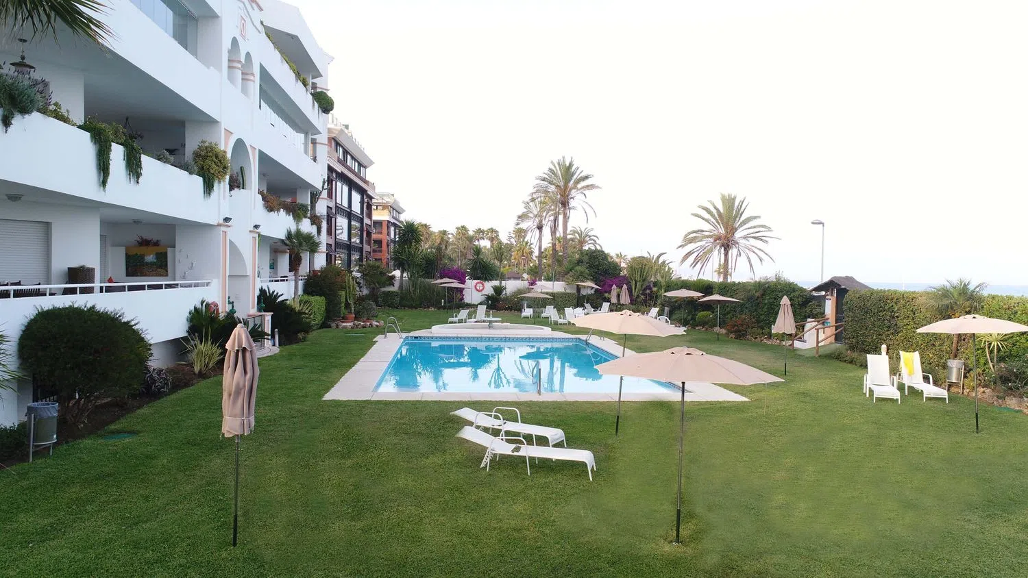 Piso en calle Edgar Neville s/n - Foto 1