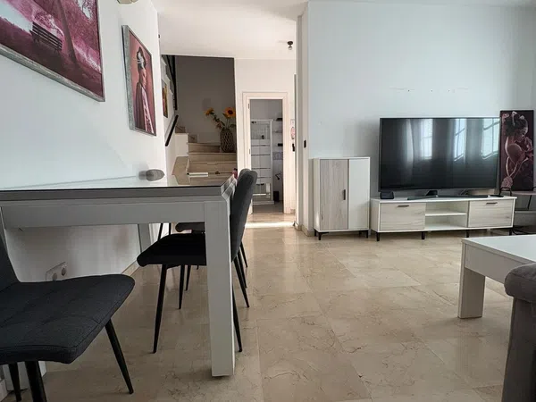 Chalet adosado en Palomares del Río - Foto 2