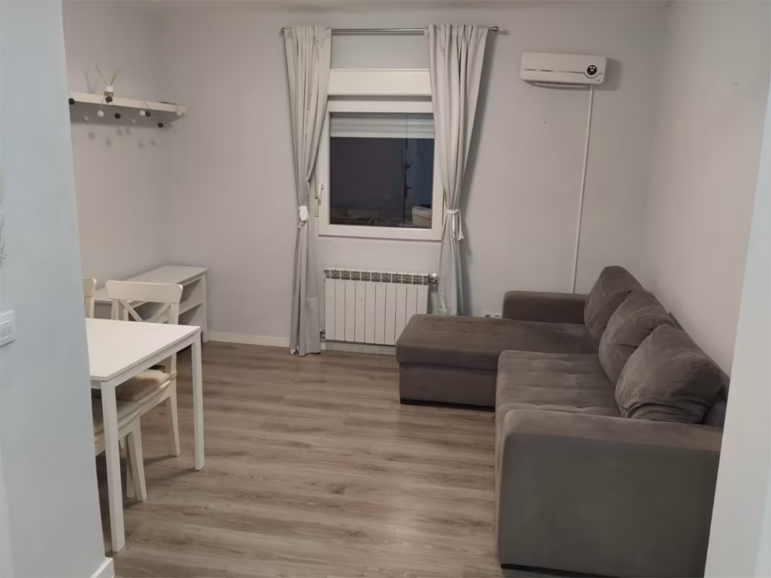 Piso en  Calle de Cangas de Narcea 5 - Foto 2