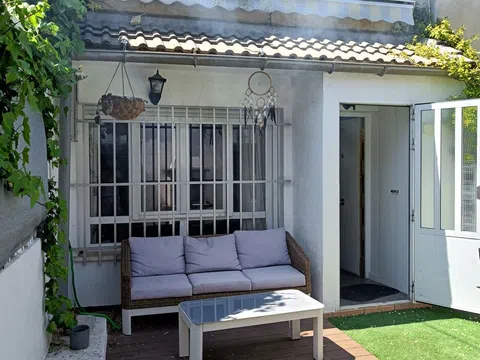 Chalet pareado en calle de Sabadell, 52