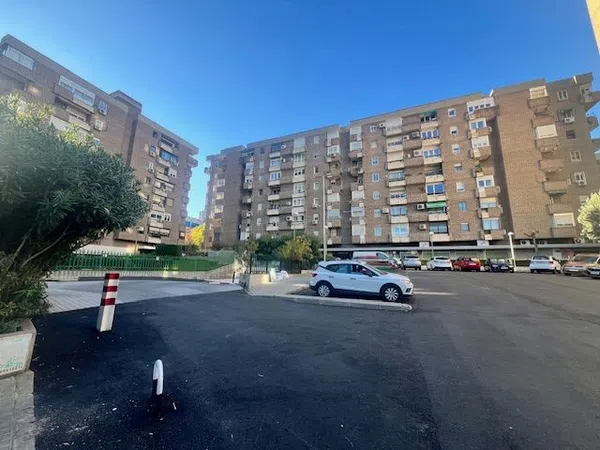 Piso en calle de Sirio, 22