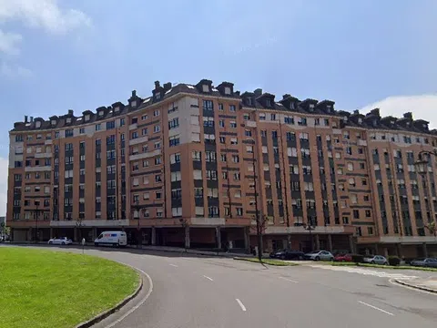 Piso en puerta de Europa, 1