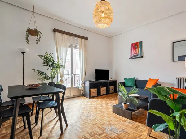 Piso en calle de Escosura, 27