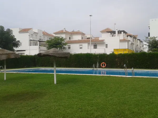 Chalet adosado en Avenida de la Libertad, 37, Punta Umbría pueblo, Punta Umbría pueblo - Foto 2