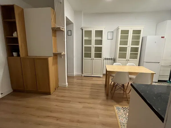 Estudio en avenida del General Perón, 7