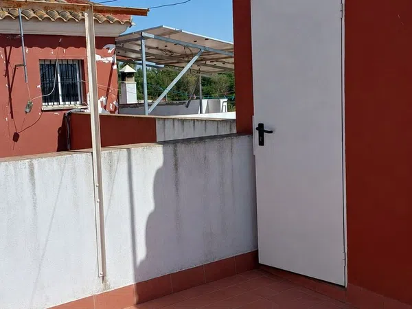 Chalet adosado en La Puebla del Rio - Foto 4