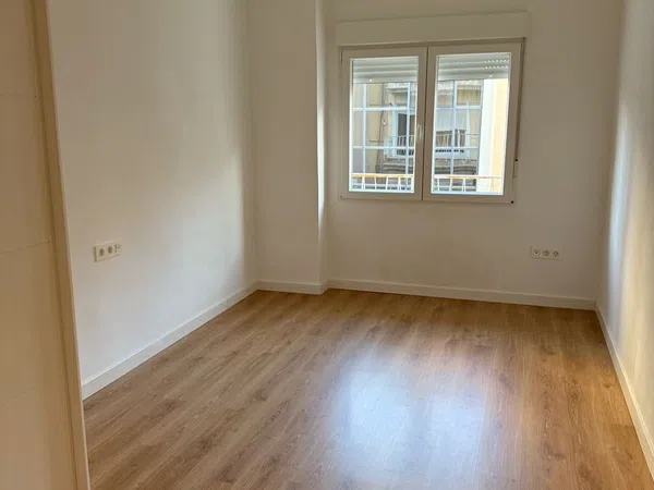 Piso en calle Fray Leopoldo de Alpandeire, 4