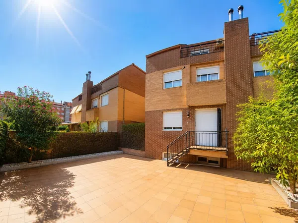 Chalet pareado en Avenida Juan Carlos I, 2, La Garena, La Garena - Foto 1