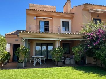 Casa adosada en  Calle Emperador Nerva 22 - Foto 4
