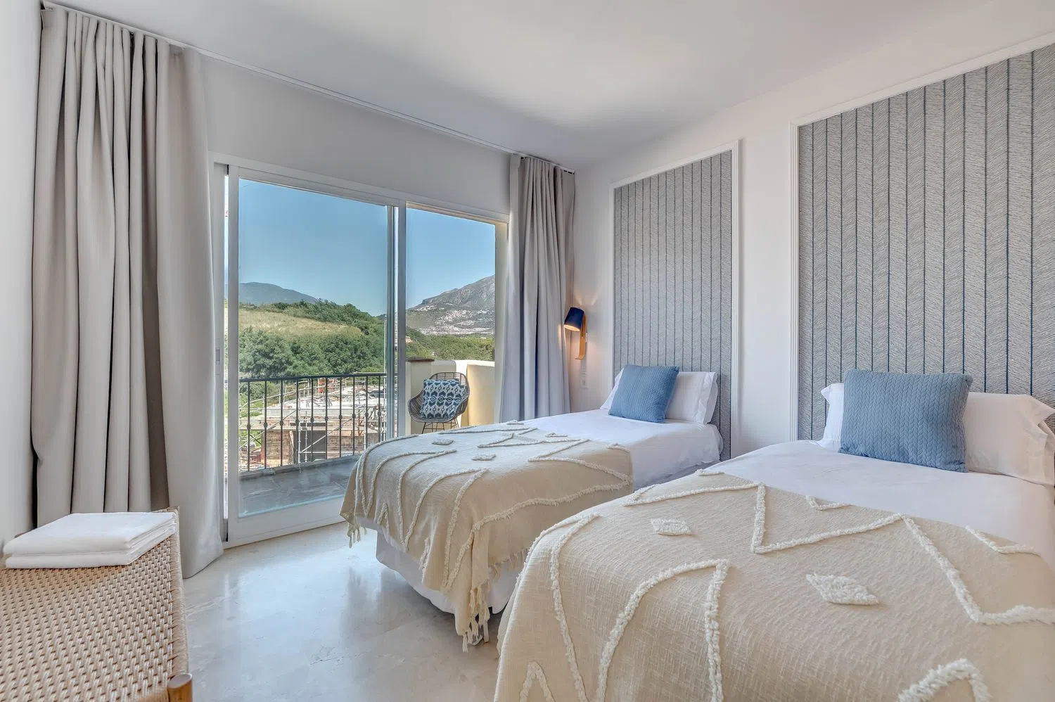 Chalet adosado en Urbanización Los Pinos de Aloha s/n - Foto 7