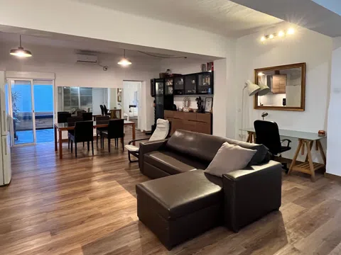 Piso en calle de la Nació, 62