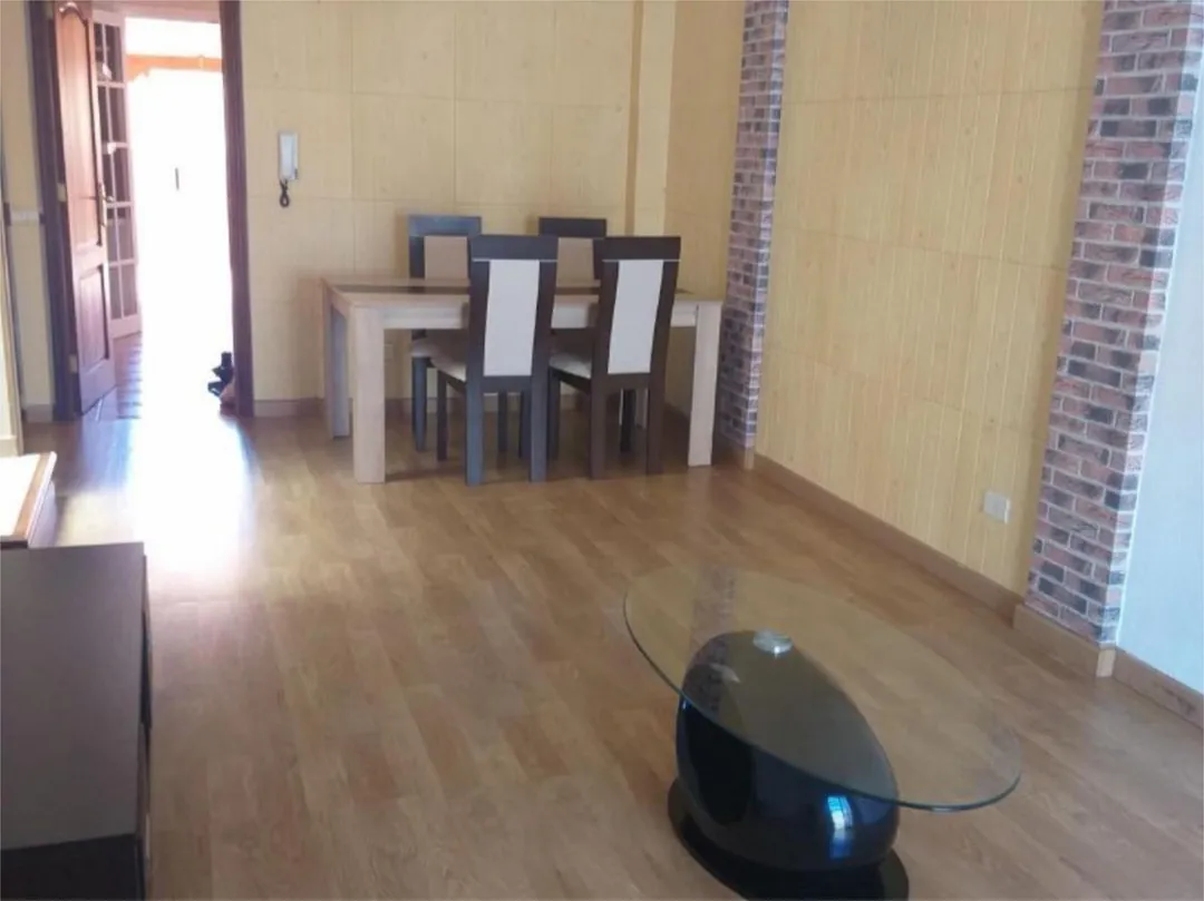 Casa adosada en  Avenida de los Majuelos 64 - Foto 2