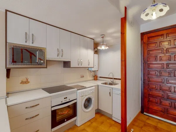 Chalet adosado en calle Asturias, 18