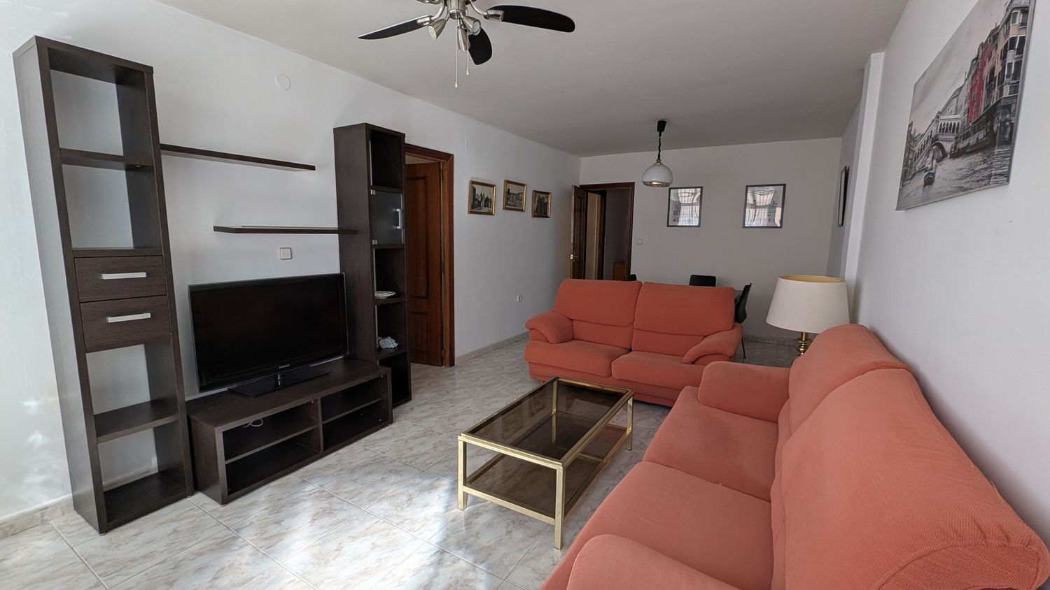 Piso en calle de Seseña, 63