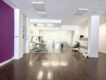 Local comercial en  Avinguda de Josep Tarradellas 96 - Foto 4