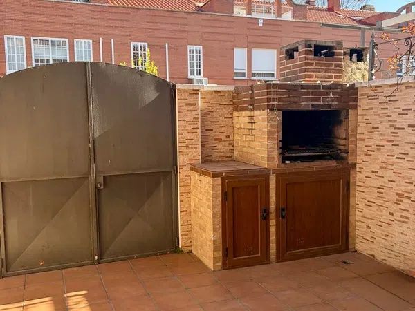 Chalet adosado en Perales del Rio - Foto 3